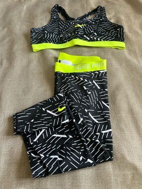 Nike Black & Neon Yellow Patterned Capris size L with Sport Bra Size XL